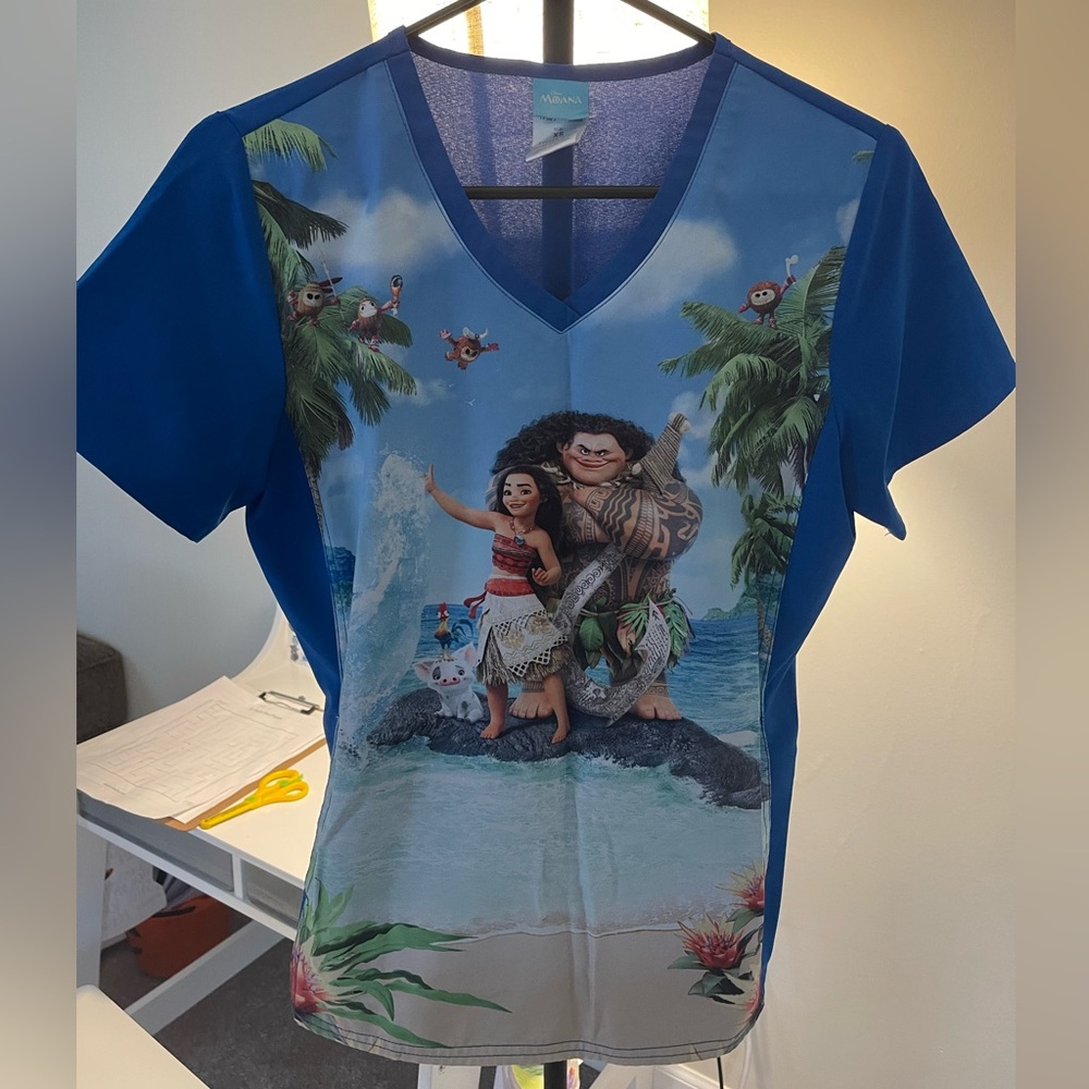Size XS, Moana and Maui scrub top.